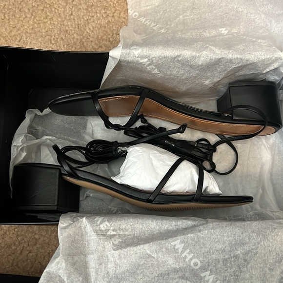 Who What Wear Genesis Sandal - Picture 2 of 3